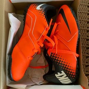 Soccer shoes